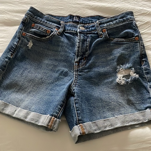 Gap Shorts - Picture 3 of 4